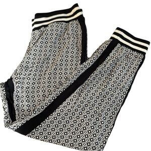 𝅺Vanilla Star size  large  Black & White print silky joggers black tux strip
